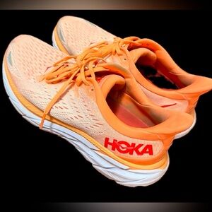 Hoka Clifton 8